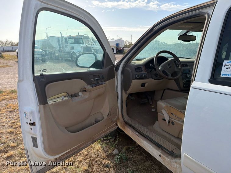 image for item DK6604 2014 GMC Sierra 2500HD Crew Cab pickup truck