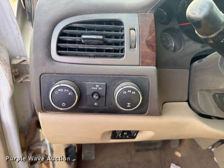 image for item DK6604 2014 GMC Sierra 2500HD Crew Cab pickup truck