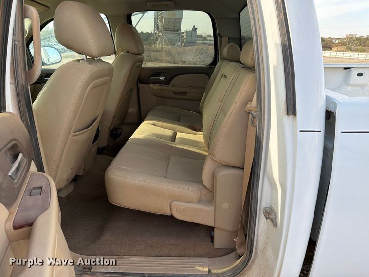 image for item DK6604 2014 GMC Sierra 2500HD Crew Cab pickup truck