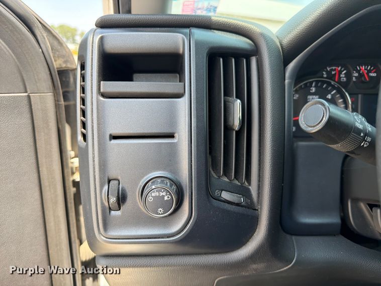 image for item DN6677 2018 Chevrolet Silverado 1500 Crew Cab pickup truck