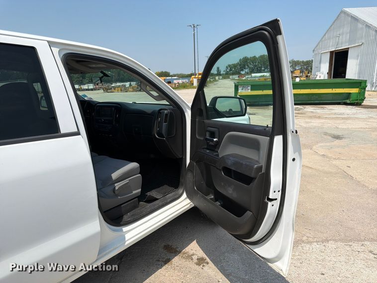 image for item DN6677 2018 Chevrolet Silverado 1500 Crew Cab pickup truck