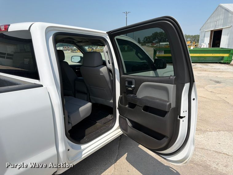 image for item DN6677 2018 Chevrolet Silverado 1500 Crew Cab pickup truck