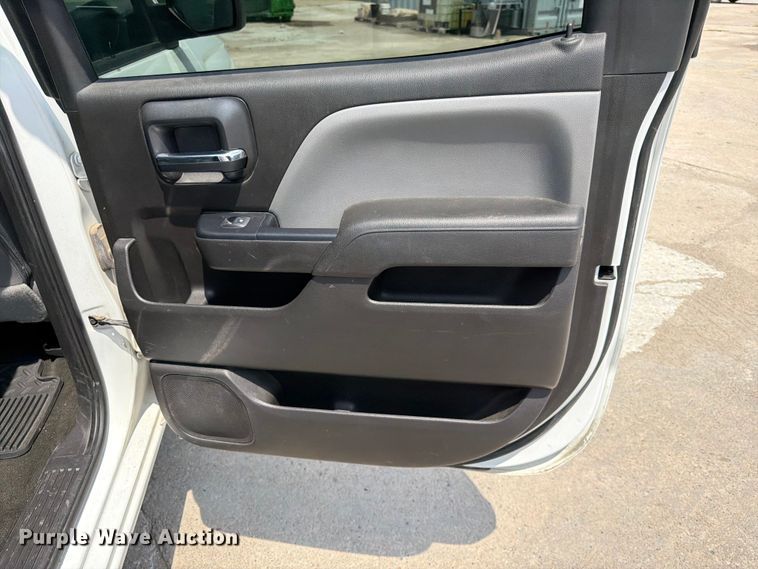 image for item DN6677 2018 Chevrolet Silverado 1500 Crew Cab pickup truck