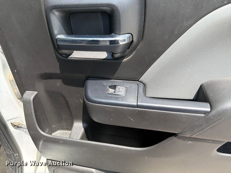 image for item DN6677 2018 Chevrolet Silverado 1500 Crew Cab pickup truck