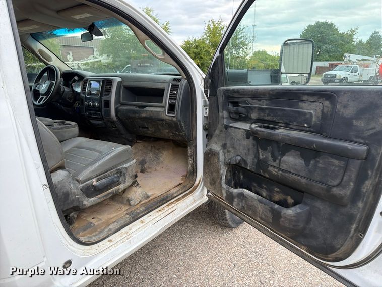 image for item DV2062 2016 RAM 3500 flatbed truck