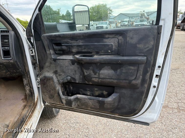 image for item DV2062 2016 RAM 3500 flatbed truck