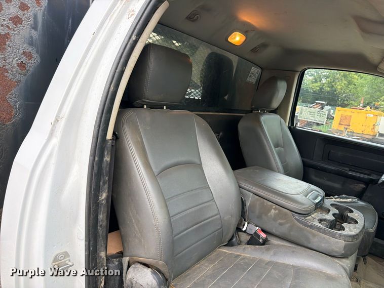 image for item DV2062 2016 RAM 3500 flatbed truck