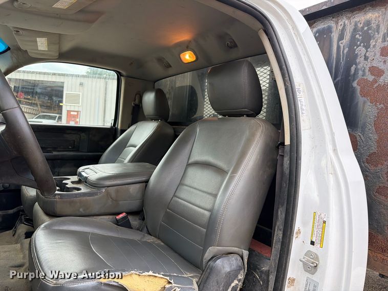 image for item DV2062 2016 RAM 3500 flatbed truck