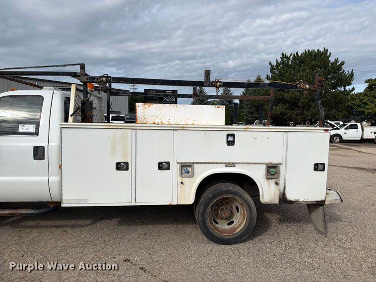 image for item DV2064 2015 Ford F550 utility / service truck