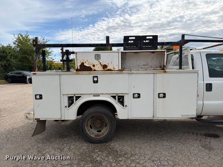 image for item DV2064 2015 Ford F550 utility / service truck