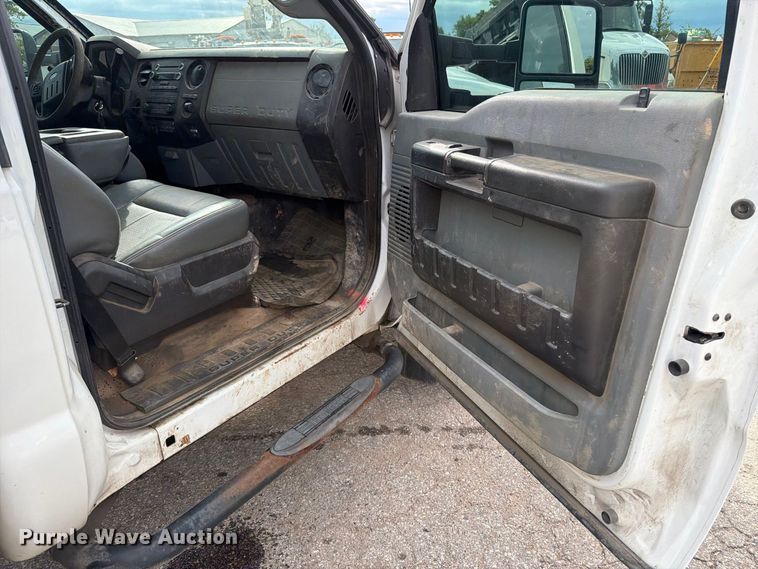 image for item DV2064 2015 Ford F550 utility / service truck