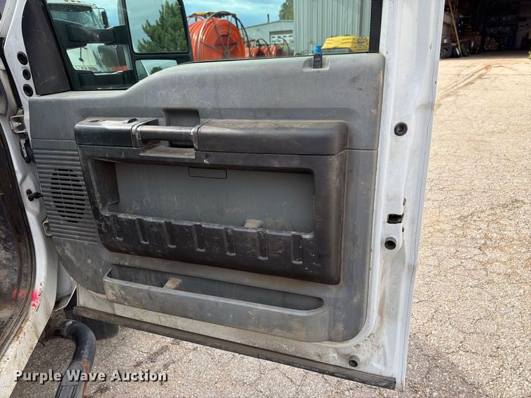 image for item DV2064 2015 Ford F550 utility / service truck