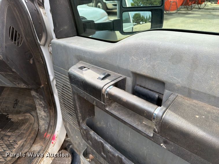 image for item DV2064 2015 Ford F550 utility / service truck