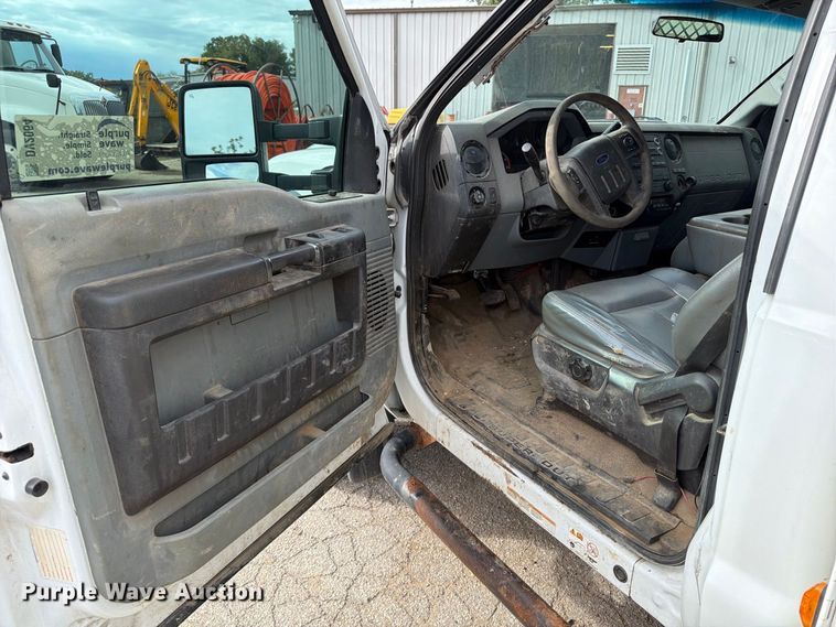 image for item DV2064 2015 Ford F550 utility / service truck