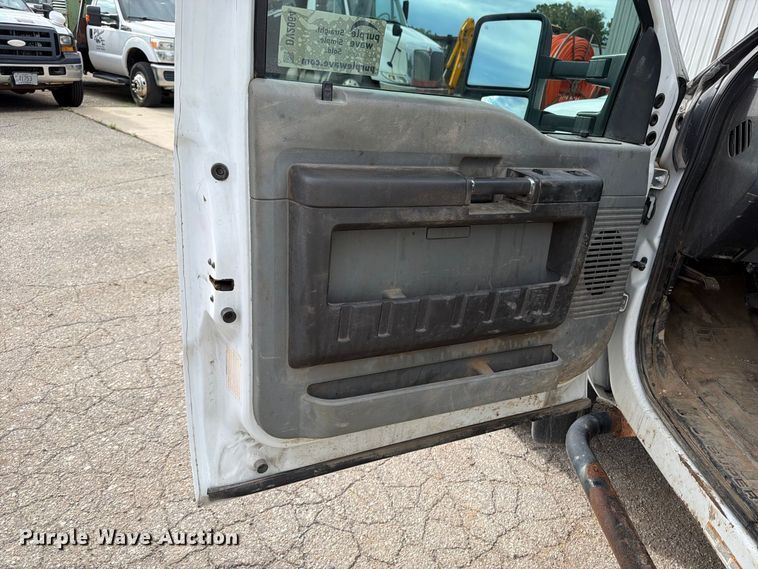 image for item DV2064 2015 Ford F550 utility / service truck