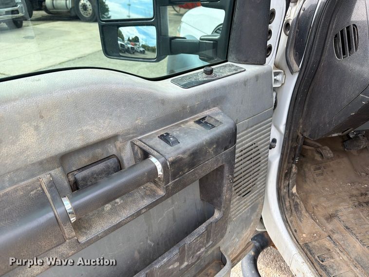 image for item DV2064 2015 Ford F550 utility / service truck