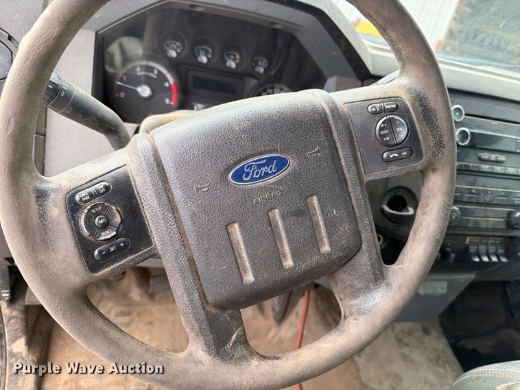 image for item DV2064 2015 Ford F550 utility / service truck