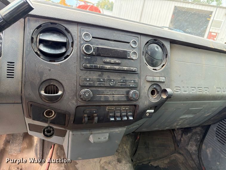 image for item DV2064 2015 Ford F550 utility / service truck