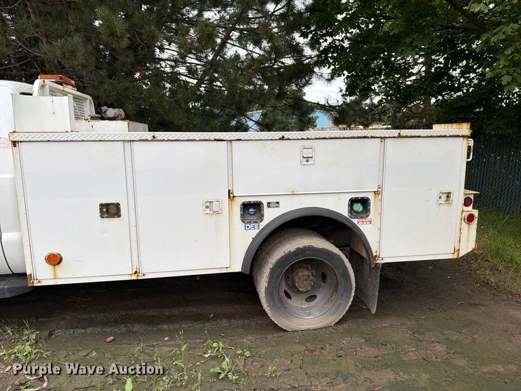 image for item DV2065 2015 Ford F550 utility / service truck