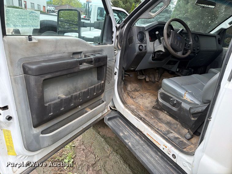 image for item DV2065 2015 Ford F550 utility / service truck