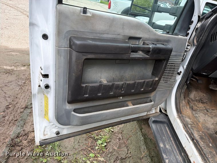 image for item DV2065 2015 Ford F550 utility / service truck