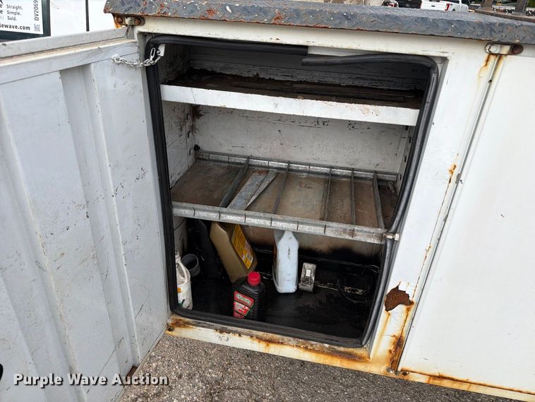 image for item DV2069 1999 Ford F-450 bucket truck