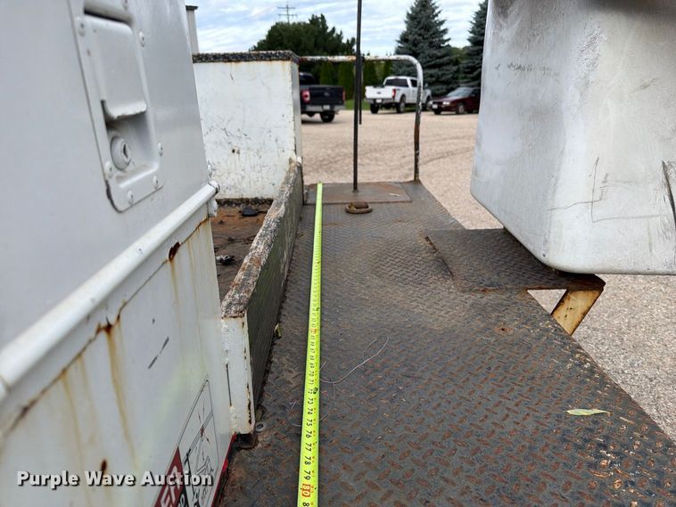 image for item DV2069 1999 Ford F-450 bucket truck