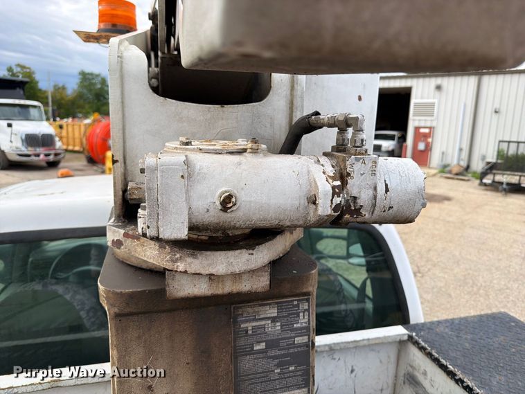 image for item DV2069 1999 Ford F-450 bucket truck