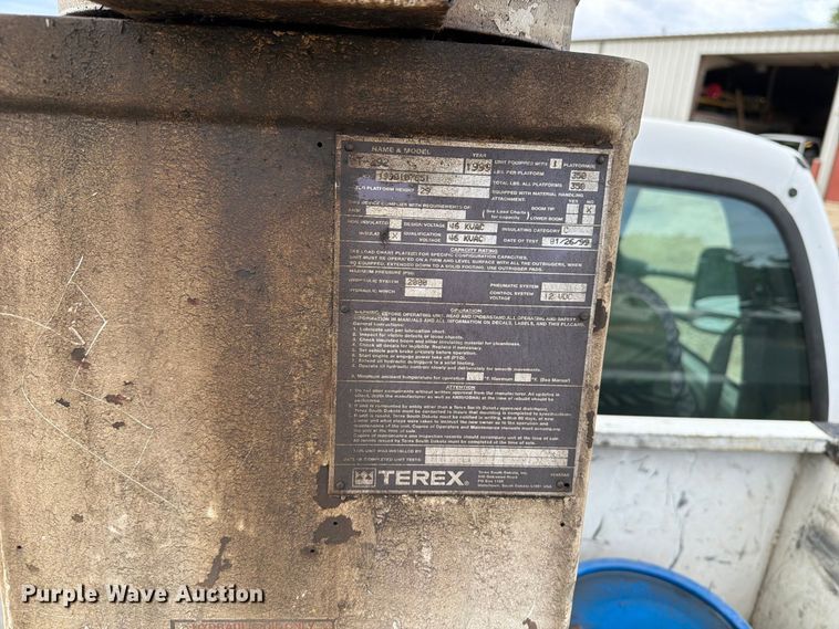 image for item DV2069 1999 Ford F-450 bucket truck