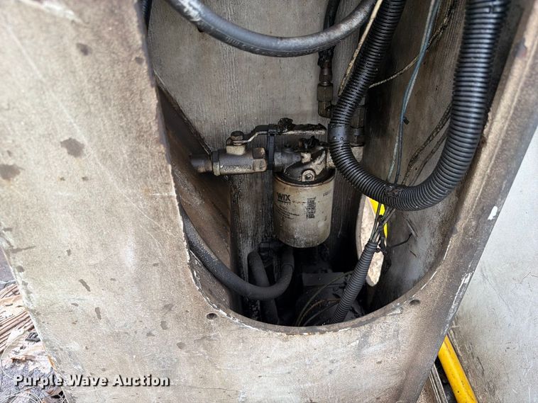 image for item DV2069 1999 Ford F-450 bucket truck