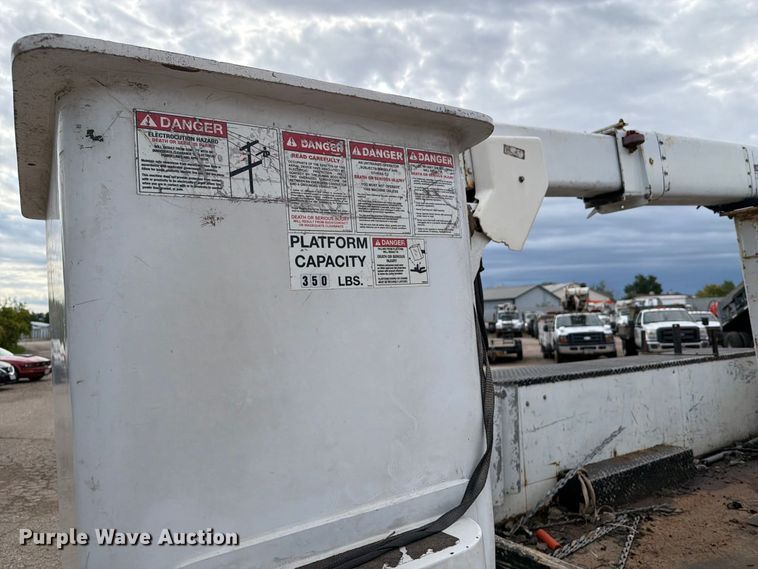 image for item DV2069 1999 Ford F-450 bucket truck