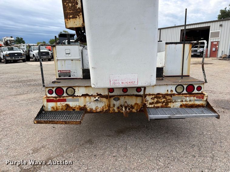 image for item DV2069 1999 Ford F-450 bucket truck
