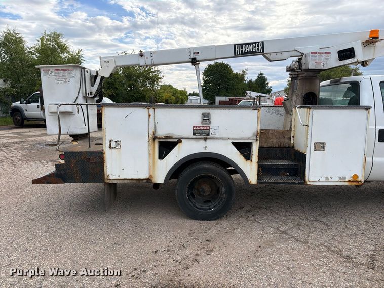image for item DV2069 1999 Ford F-450 bucket truck