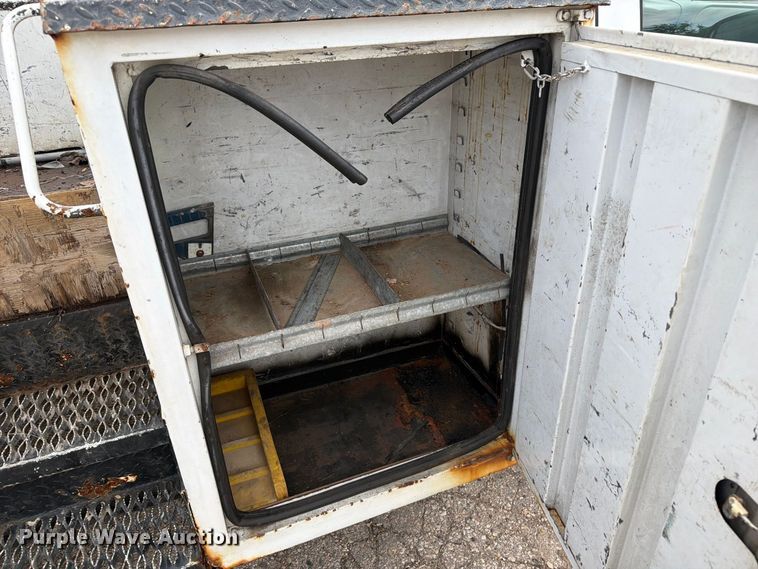image for item DV2069 1999 Ford F-450 bucket truck