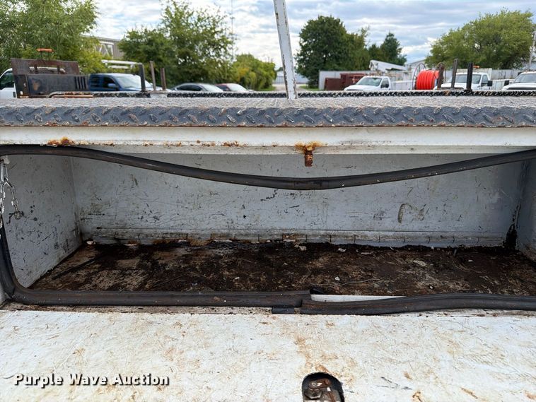 image for item DV2069 1999 Ford F-450 bucket truck