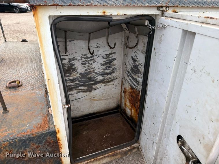 image for item DV2069 1999 Ford F-450 bucket truck