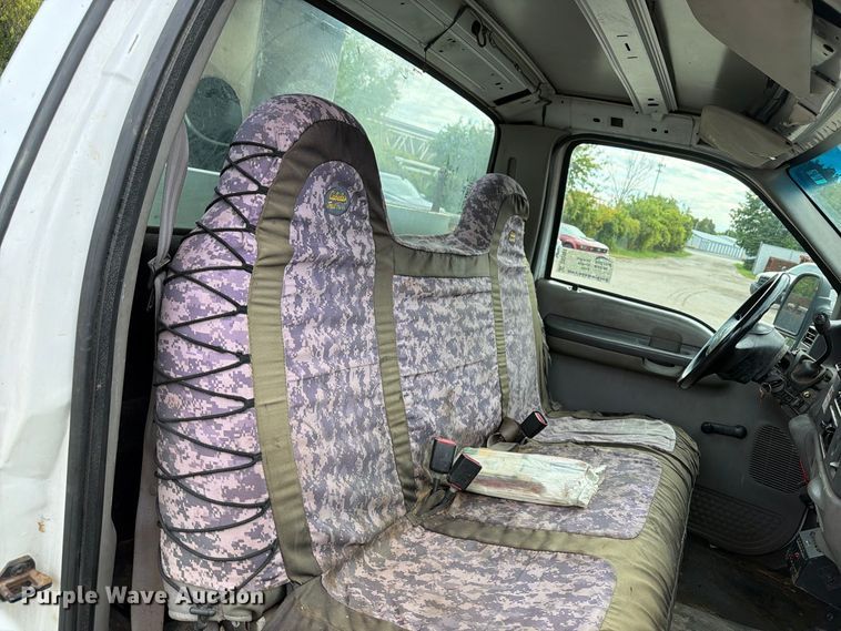 image for item DV2069 1999 Ford F-450 bucket truck