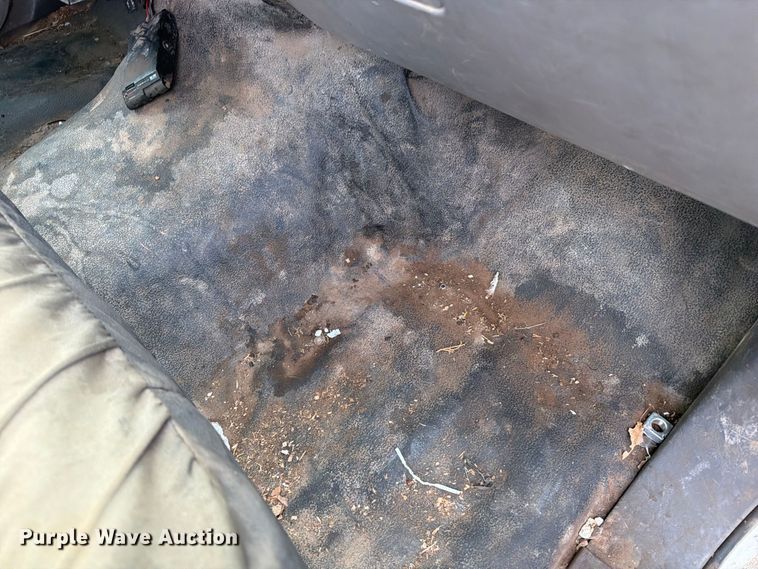 image for item DV2069 1999 Ford F-450 bucket truck