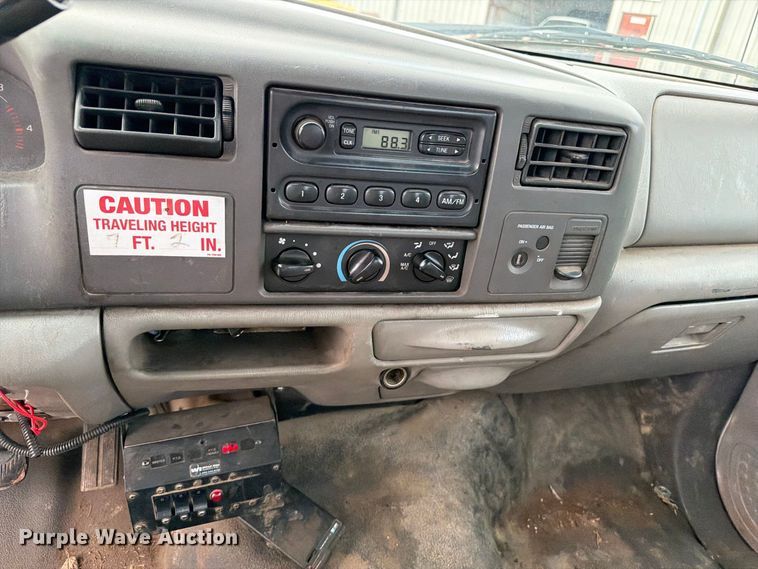 image for item DV2069 1999 Ford F-450 bucket truck