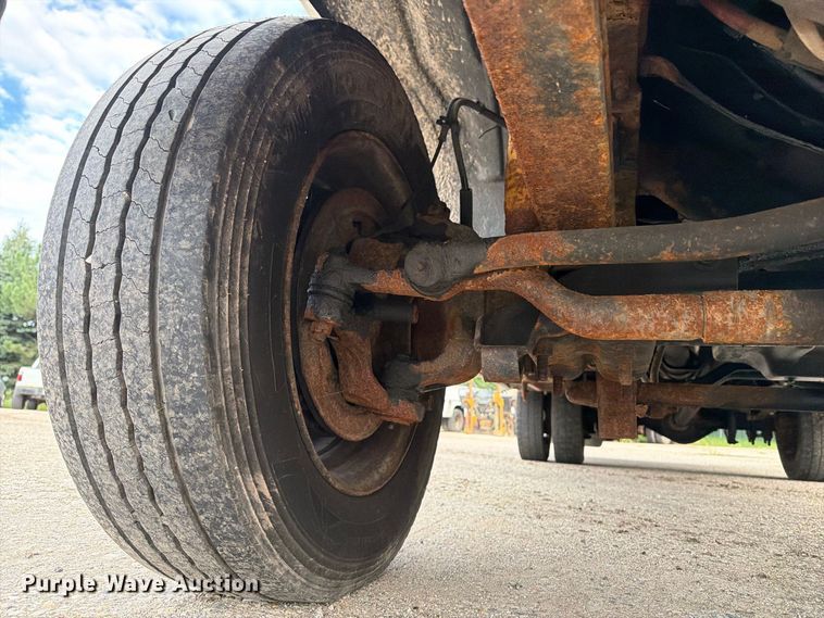 image for item DV2069 1999 Ford F-450 bucket truck