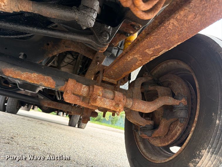 image for item DV2069 1999 Ford F-450 bucket truck