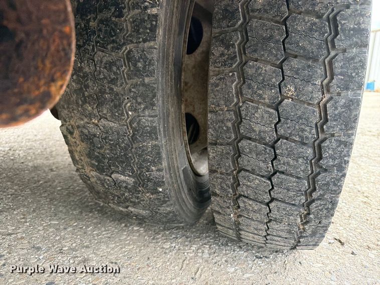 image for item DV2069 1999 Ford F-450 bucket truck