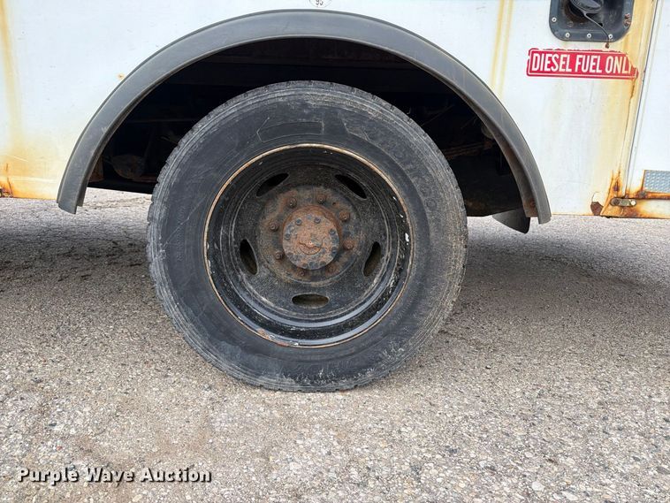 image for item DV2069 1999 Ford F-450 bucket truck
