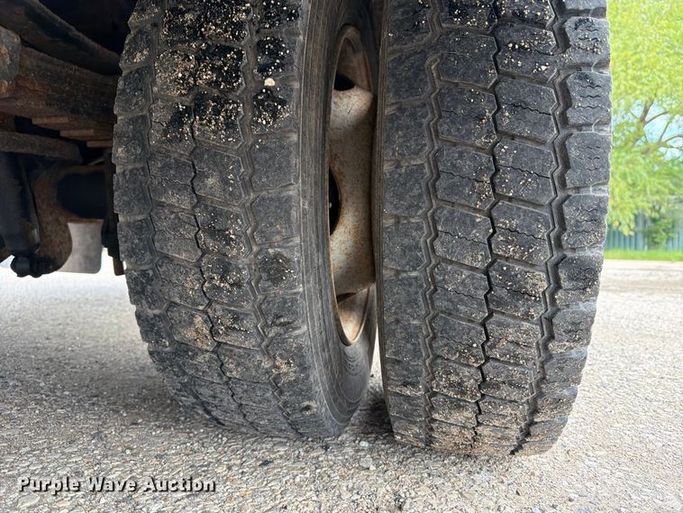 image for item DV2069 1999 Ford F-450 bucket truck