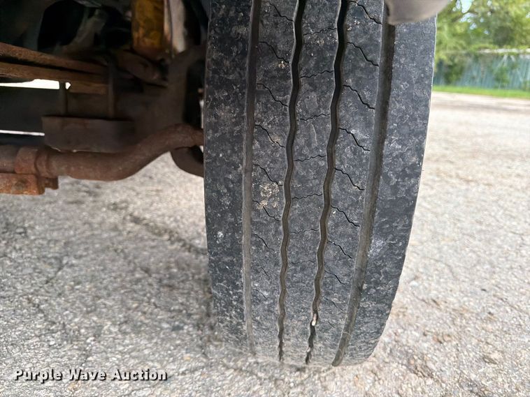 image for item DV2069 1999 Ford F-450 bucket truck