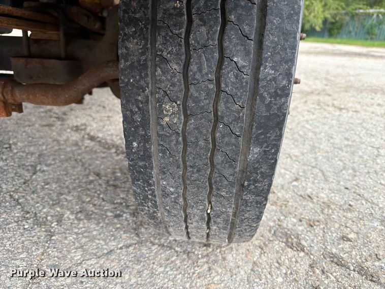 image for item DV2069 1999 Ford F-450 bucket truck