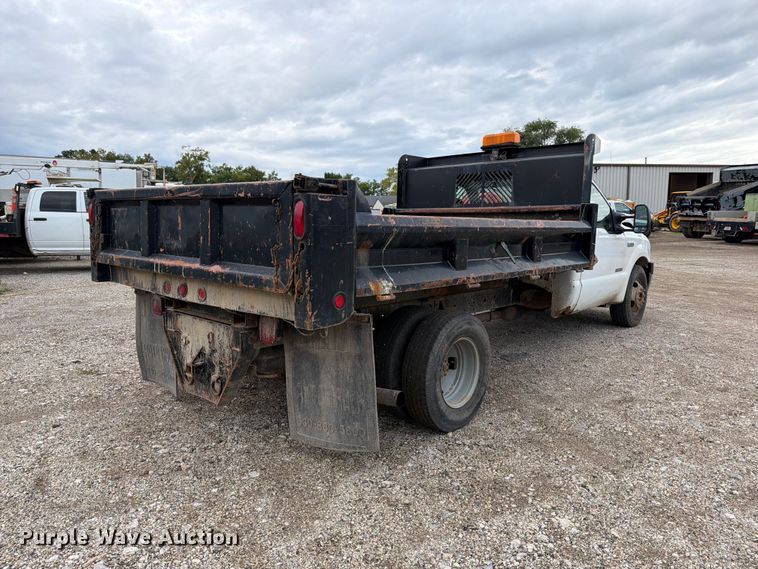 image for item DV2070 2005 Ford F350 Super Duty flatbed pickup truck