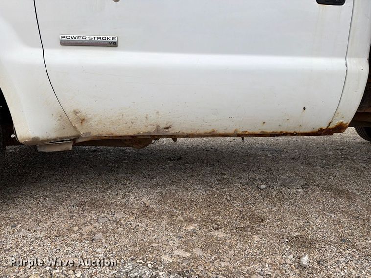 image for item DV2070 2005 Ford F350 Super Duty flatbed pickup truck