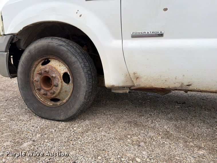 image for item DV2070 2005 Ford F350 Super Duty flatbed pickup truck