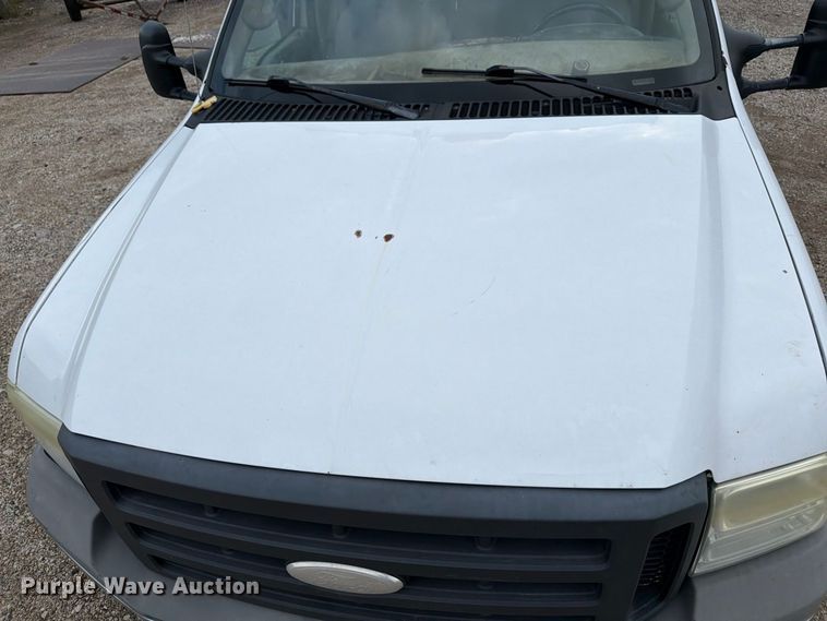 image for item DV2070 2005 Ford F350 Super Duty flatbed pickup truck